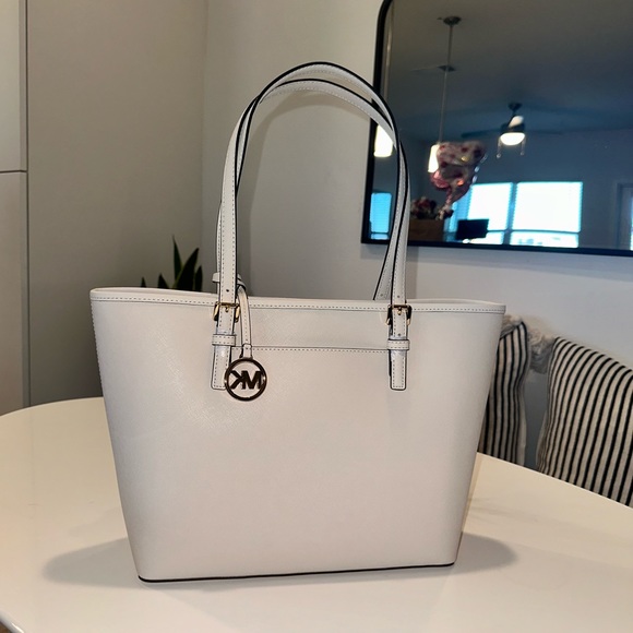 Michael Kors Jet Set MD Carryall Tote - Picture 2 of 5